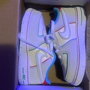 Nike Air Force LV8 2BT